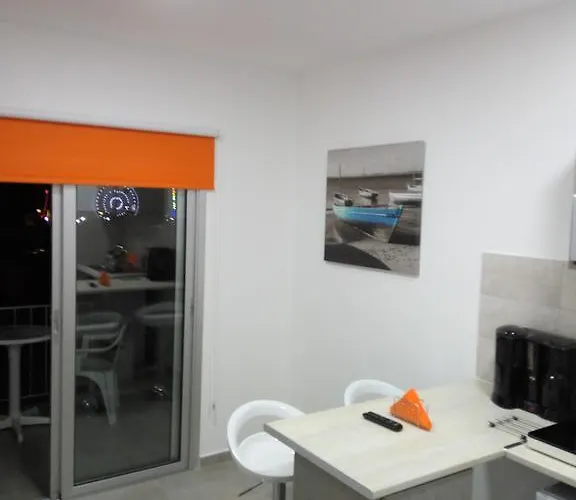 Elenapa * Ajía Nápa